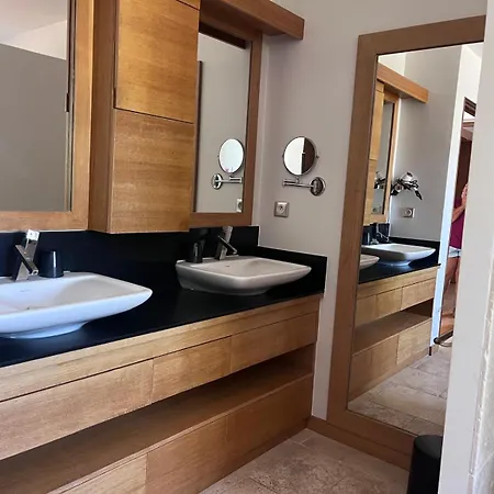 Charmante Confort Avec Piscine *
