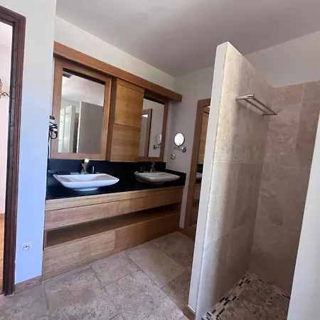 Charmante Confort Avec Piscine *