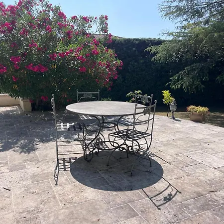 Charmante Confort Avec Piscine Villa