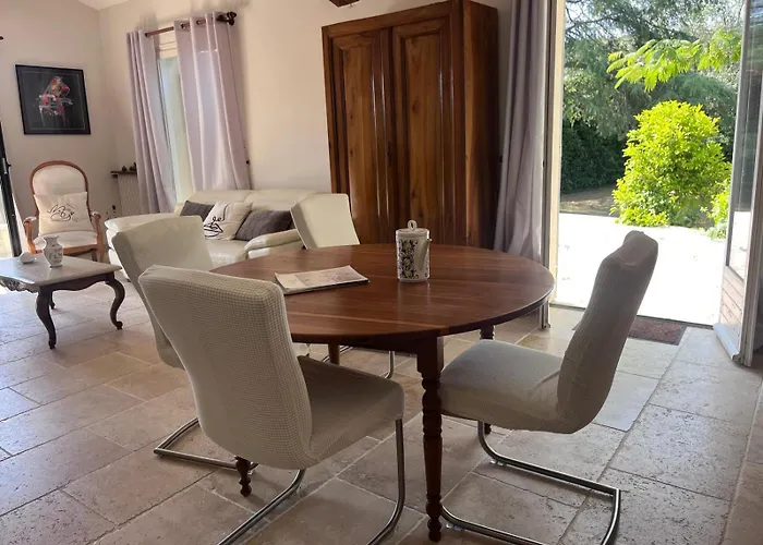 Charmante Confort Avec Piscine Villa *