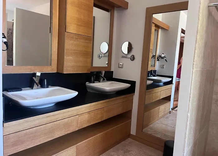 Charmante Confort Avec Piscine *