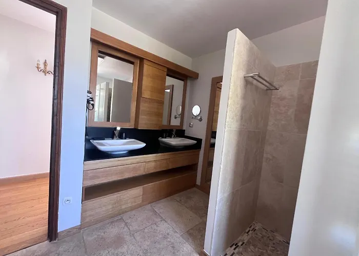 Charmante Confort Avec Piscine *