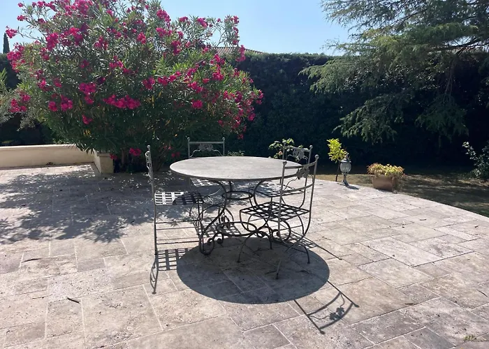 Charmante Confort Avec Piscine Villa